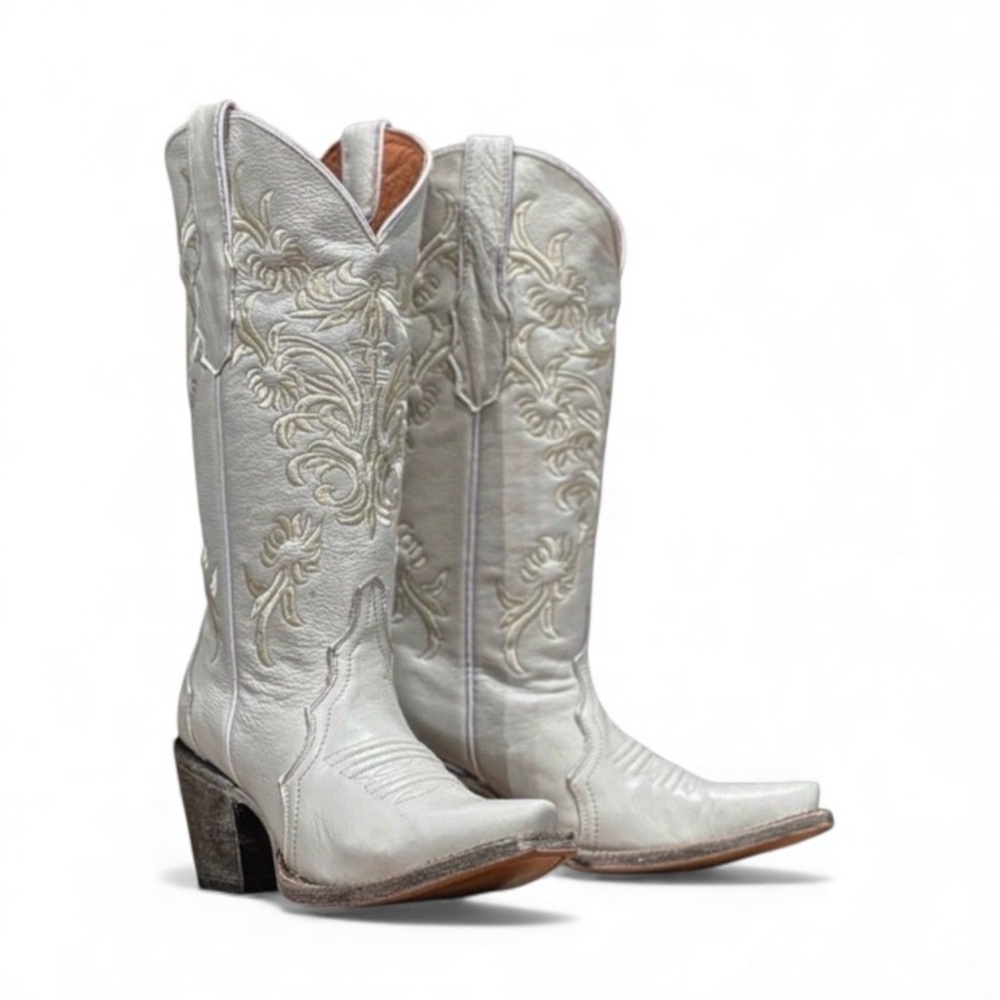 NIB TANNER MARK WOMEN'S LEAH SNIP TOE LEATHER
BOOTS IN WINTER WHITE - SIZE 10